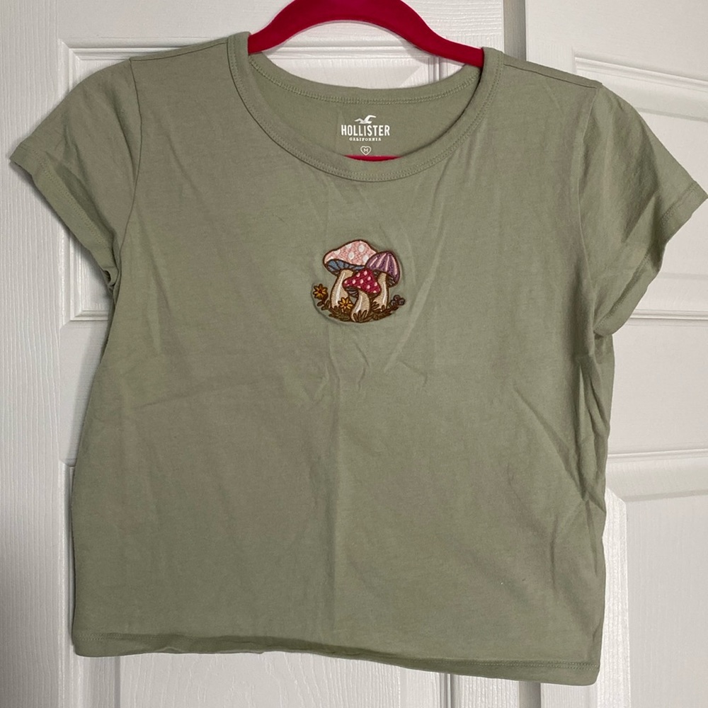 Hollister tee